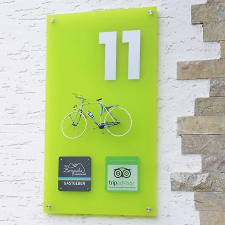 Hotell Eikamper Höhe 3*