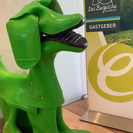Eikamper Höhe 3*