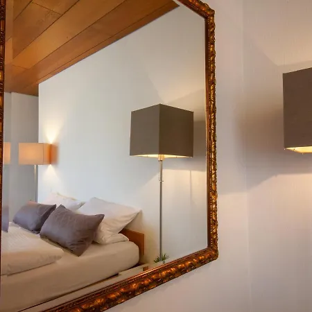 Eikamper Höhe 3*